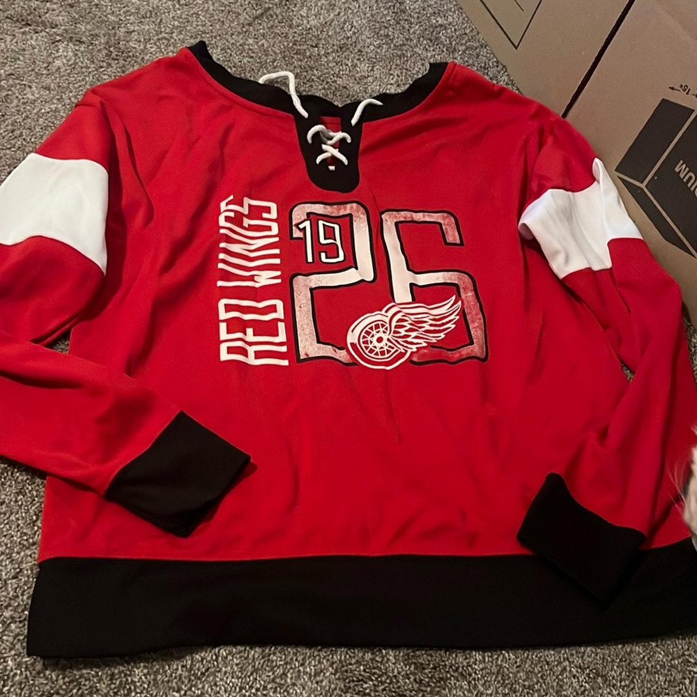 Red wings jersey
